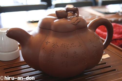 大きな茶壷